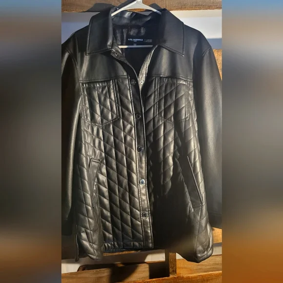 Karl Lagerfeld - Picture 1 of 3